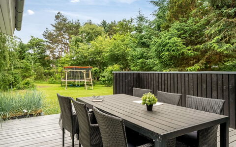 Atla - 2.5Km from the Sea: Möbel, Holz, Gartenmöbel, Tabelle, Strauch, Tisch Im Freien, Hartholz, Stuhl, Garten, Deck