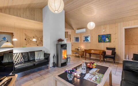 Mart - 1.6Km from the Sea: Interior Design, Holz, Möbel, Decke, Zuhause, Wohnzimmer, Zimmer, Beleuchtung, Light Fixture, Haus