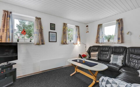 Pernilla - 2Km from the Sea: Holz, Zuhause, Haus, Möbel, Hütte, Decke, Wohnzimmer, Stuhl