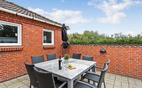 Pernilla - 2Km from the Sea: Möbel, Gartenmöbel, Tisch Im Freien, Stuhl, Backstein, Terrasse, Mauerwerk, Holzbeize, Garten, Küche & Esszimmer Tisch