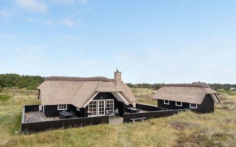 Kajin - 200M from the Sea: Holz, Dach, Die Architektur, Zuhause, Haus, Hütte, Abstellgleis, Hartholz, Steigung, Estate