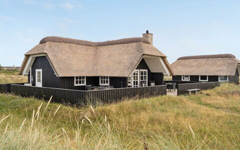 Kajin - 200M from the Sea: Holz, Dach, Die Architektur, Zuhause, Haus, Hütte, Abstellgleis, Hartholz, Steigung, Estate