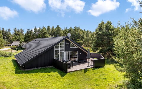 Joseline - 1.8Km from the Sea: Dach, Haus, Zuhause, Hütte, Tür, Abstellgleis, Deck, Veranda, Planke, Hartholz