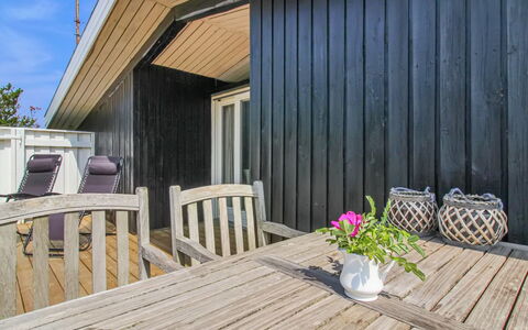 Scarlett - 300M from the Sea: Holz, Fussboden, Hartholz, Planke, Holzboden, Schatten, Holzbeize, Stuhl, Deck, Veranda