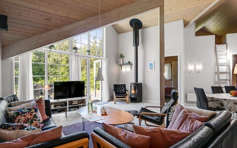Femmy - 600M from the Sea: Interior Design, Holz, Decke, Möbel, Couch, Wohnzimmer, Flooring, Zuhause, Fussboden, Zimmer