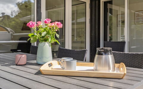 Ingobald - 1.5Km from the Sea: Dach, Haus, Zuhause, Hütte, Tür, Abstellgleis, Deck, Veranda, Planke, Hartholz