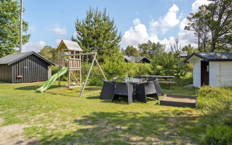 Ingobald - 1.5Km from the Sea: Dach, Haus, Zuhause, Hütte, Tür, Abstellgleis, Deck, Veranda, Planke, Hartholz