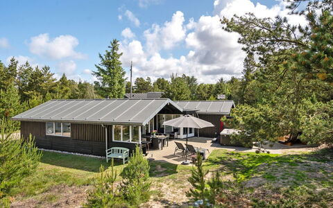 Ingobald - 1.5Km from the Sea: Dach, Haus, Zuhause, Hütte, Tür, Abstellgleis, Deck, Veranda, Planke, Hartholz