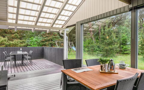 Tala - 4Km from the Sea: Holz, Veranda, Deck, Holzboden, Hartholz, Decke, Holzbeize, Schatten, Outdoor Struktur, Terrasse