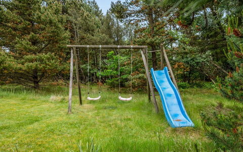 Tala - 4Km from the Sea: Spielplatz Rutsche, Gras, Spielmittel, Rutsche, Garten, Spielplatz, Rasen, Schatten, Park, Landscaping