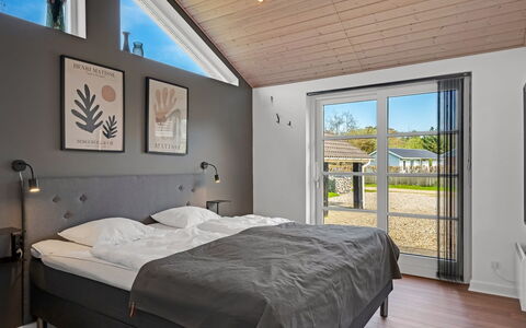 Svenn - 400M from the Sea: Bett, Schlafzimmer, Interior Design, Bettrahmen, Bedding, Decke, Bettdecke, Kissen, Dekokissen, Linens