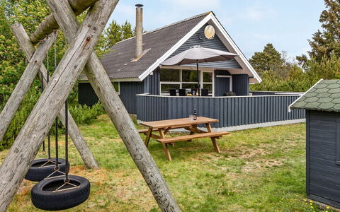 Emmi - 2.5Km from the Sea: Dach, Haus, Zuhause, Hütte, Tür, Abstellgleis, Deck, Veranda, Planke, Hartholz