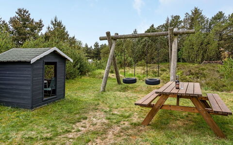 Emmi - 2.5Km from the Sea: Dach, Haus, Zuhause, Hütte, Tür, Abstellgleis, Deck, Veranda, Planke, Hartholz