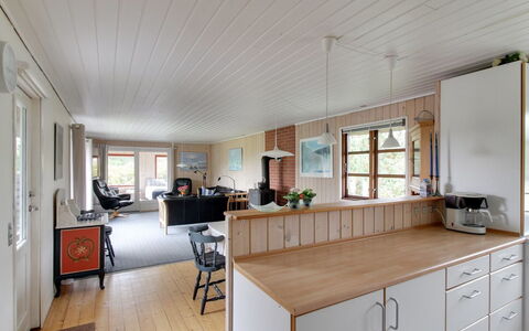 Kastehelmi - 400M from the Sea: Möbel, Flooring, Interior Design, Küche, Holz, Fussboden, Decke, Countertop, Cabinetry, Küchengerät