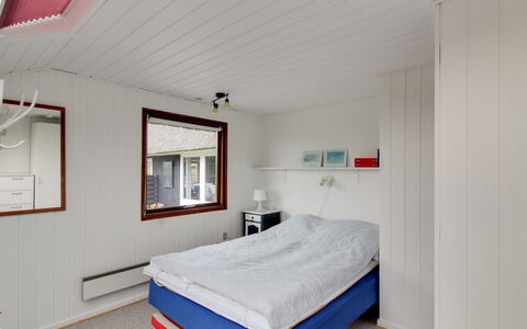 Kastehelmi - 400M from the Sea: Holz, Decke, Schlafzimmer, Interior Design, Fussboden, Flooring, Bett, Möbel, Zimmer, Zuhause