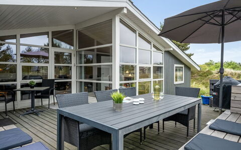 Nadia - 1.7Km from the Sea: Holz, Tür, Gartenmöbel, Möbel, Veranda, Zuhause, Stuhl, Deck, Tisch Im Freien, Schatten
