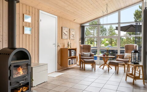 Nadia - 1.7Km from the Sea: Möbel, Flooring, Holz, Interior Design, Fussboden, Stuhl, Decke, Wohnzimmer, Zuhause, Zimmer