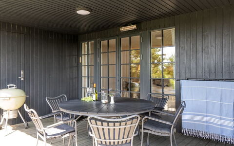 Sine - 500M from the Sea: Möbel, Interior Design, Flooring, Fussboden, Decke, Zimmer, Stuhl, Tabelle, Wohnung, Küche & Esszimmer Tisch