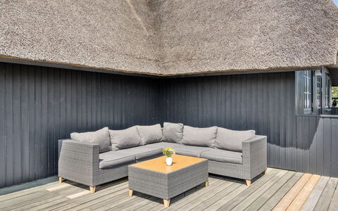 Sine - 500M from the Sea: Möbel, Interior Design, Flooring, Fussboden, Decke, Zimmer, Stuhl, Tabelle, Wohnung, Küche & Esszimmer Tisch