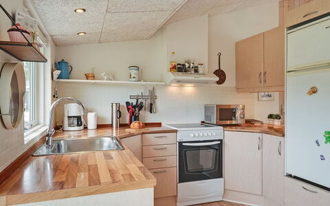 Emilia - 1.8Km from the Sea: Küchengerät, Küche, Countertop, Interior Design, Major Appliance, Möbel, Flooring, Cabinetry, Light Fixture, Holz