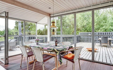 Emilia - 1.8Km from the Sea: Holz, Veranda, Holzboden, Möbel, Flooring, Fussboden, Interior Design, Zuhause, Stuhl, Tür