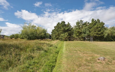 Emilia - 1.8Km from the Sea: Blau, Himmel, Gras, Natürlichen Umgebung, Wiese, Vegetation, Natürliche Landschaft, Wolke, Ökoregion, Einfach