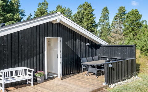 Eirik - 2.5Km from the Sea: Haus, Zuhause, Dach, Wohngebiet, Hütte, Estate, Bauernhaus, Rasen, Landscaping, Abstellgleis