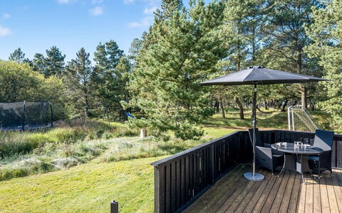 Eirik - 2.5Km from the Sea: Haus, Zuhause, Dach, Wohngebiet, Hütte, Estate, Bauernhaus, Rasen, Landscaping, Abstellgleis