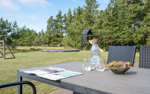 Jonka - 2Km from the Sea: Möbel, Gartenmöbel, Tabelle, Stuhl, Tisch Im Freien, Grundstueck, Küche & Esszimmer Tisch, Schatten, Terrasse, Garten