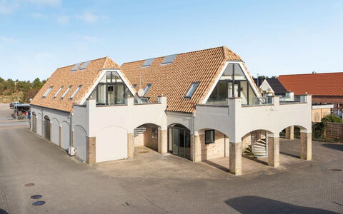 Kerttu - 900M from the Sea: Dach, Haus, Zuhause, Hütte, Tür, Abstellgleis, Deck, Veranda, Planke, Hartholz