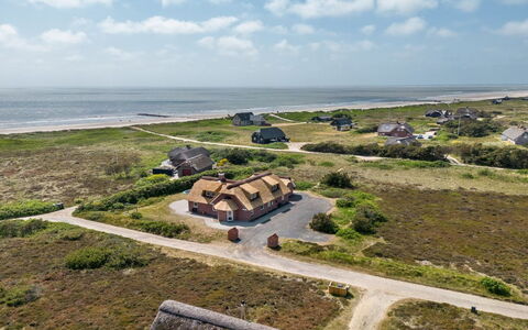 Stillan - 150M from the Sea: Haus, Zuhause, Dach, Wohngebiet, Hütte, Estate, Bauernhaus, Rasen, Landscaping, Abstellgleis