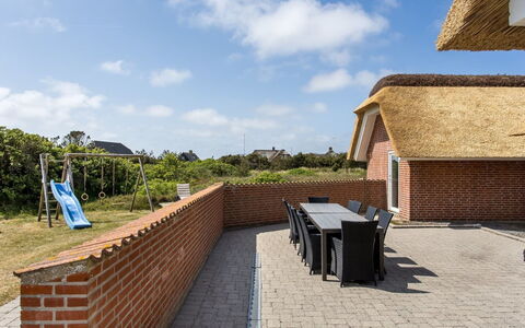 Stillan - 150M from the Sea: Haus, Zuhause, Dach, Wohngebiet, Hütte, Estate, Bauernhaus, Rasen, Landscaping, Abstellgleis