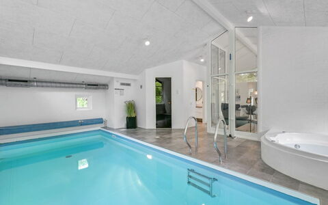 Liviana - from the Sea: Decke, Interior Design, Fussboden, Verbundwerkstoff, Schwimmbad, Resort, Design, Hotel, Daylighting, Zimmerpflanze
