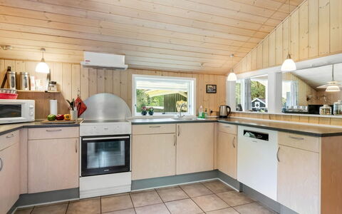 Valpuri - 1.3Km to the Fjord: Küche, Interior Design, Holz, Decke, Countertop, Flooring, Küchengerät, Major Appliance, Fussboden, Zimmer