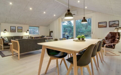 Ria - 250M from the Sea: Holz, Flooring, Interior Design, Möbel, Fussboden, Zuhause, Wohnzimmer, Holzboden, Decke, Küche & Esszimmer Tisch