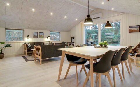 Ria - 250M from the Sea: Interior Design, Holz, Flooring, Decke, Möbel, Fussboden, Zuhause, Holzboden, Wohnzimmer, Light Fixture