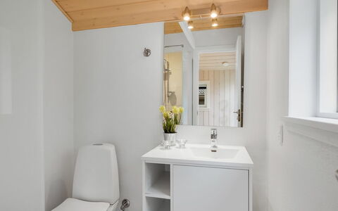 Famke - 1Km from the Sea: Interior Design, Armatur, Wand, Flooring, Sinken, Fussboden, Bad Sink, Badezimmer, Holz, Decke