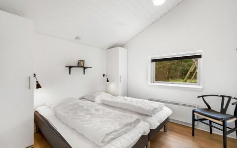 Famke - 1Km from the Sea: Einfrieren, Schlafzimmer, Schnee, Bett, Bettrahmen, Bedding, Winter