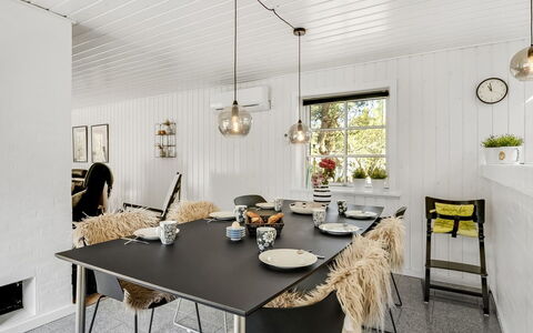 Ufred - 1.3Km to the Fjord: Möbel, Interior Design, Holz, Light Fixture, Decke, Flooring, Küche & Esszimmer Tisch, Esszimmer, Tabelle, Stuhl