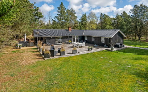 Ufred - 1.3Km to the Fjord: Dach, Zuhause, Haus, Abstellgleis, Hütte, Verbundwerkstoff, Tür, Schiebefenster, Estate, Kamin