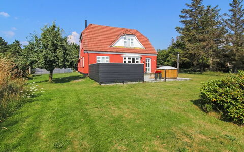 Thorlak - 1Km from the Sea: Gras, Haus, Dach, Zuhause, Hütte, Ländliches Gebiet, Grundstueck, Rasen, Bauernhaus, Garten