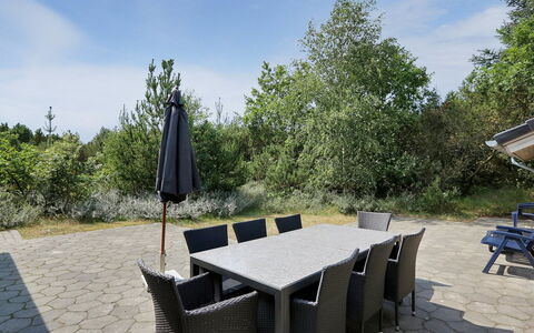 Holmved - 1.2Km from the Sea: Wohngebiet, Dach, Vorort, Auffahrt, Estate, Kamin