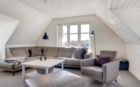 Domnika - 350M from the Sea: Möbel, Couch, Interior Design, Flooring, Wohnzimmer, Fussboden, Zuhause, Wohnung, Decke