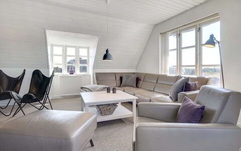 Domnika - 350M from the Sea: Möbel, Interior Design, Couch, Holz, Flooring, Wohnzimmer, Fussboden, Zuhause, Decke, Zimmer