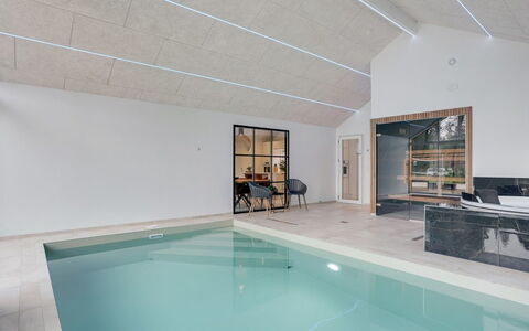 Menja - 1.4Km from the Sea: Möbel, Interior Design, Flooring, Fussboden, Decke, Zimmer, Stuhl, Tabelle, Wohnung, Küche & Esszimmer Tisch