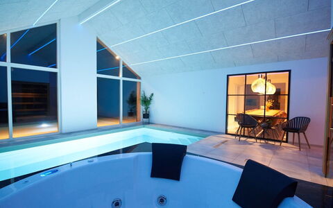 Menja - 1.4Km from the Sea: Möbel, Interior Design, Flooring, Fussboden, Decke, Zimmer, Stuhl, Tabelle, Wohnung, Küche & Esszimmer Tisch