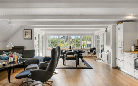 Rasmina - 1.2Km from the Sea: Interior Design, Möbel, Flooring, Decke, Couch, Fussboden, Wohnzimmer, Zuhause, Wohnung, Holzboden