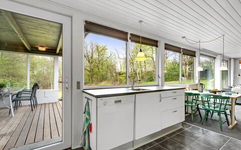Dwerg - 300M to the Fjord: Flooring, Holz, Interior Design, Fussboden, Decke, Küche, Countertop, Holzboden, Möbel, Zuhause