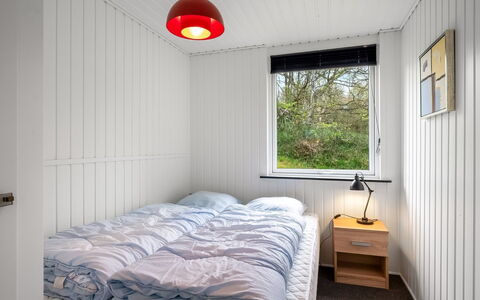 Dwerg - 300M to the Fjord: Schlafzimmer, Wand, Bett, Holz, Bettdecke, Bedding, Interior Design, Decke, Fussboden, Flooring