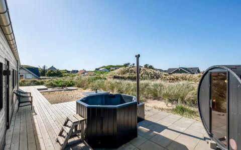 Chenoa - 350M from the Sea: Möbel, Interior Design, Stuhl, Flooring, Tabelle, Resort, Fussboden, Decke, Zimmer, Eco Hotel